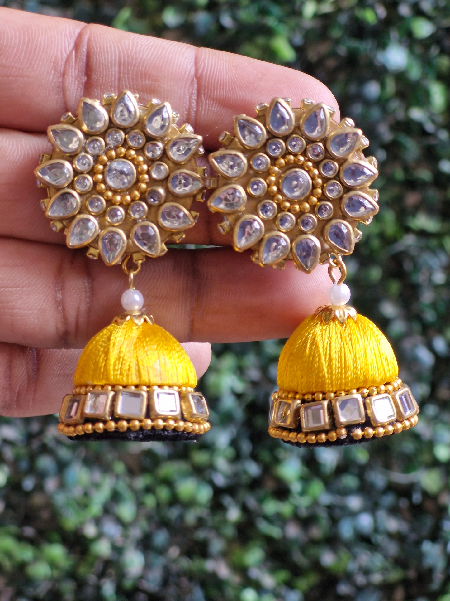 Flower dangle earrings