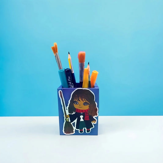 Hermione pen stand