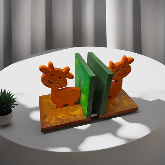 bookend with element ( giraffe )