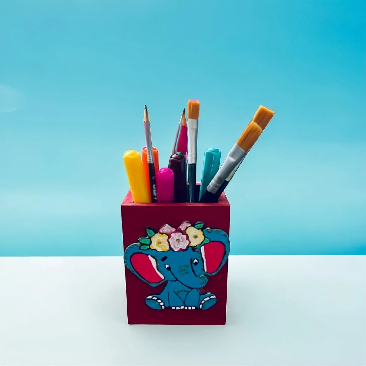 Elephant pen stand